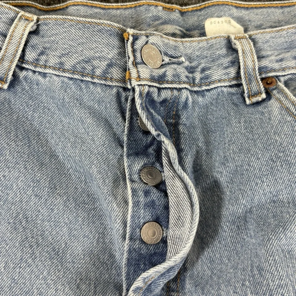 Vintage‎ Y2K Levi's 501 Button Fly Jeans Fits 36x31 Red Tab Distressed Fade Blue